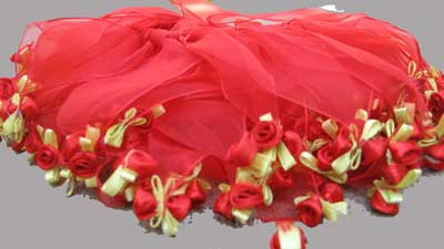 Collar de flores rojas para perros